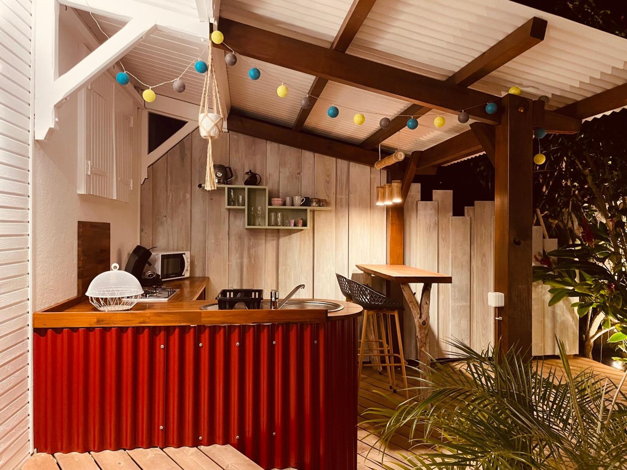 Les Coulirooms - Suite Avec Jacuzzi Et Grande Terrasse Sainte-Anne  Exterior photo