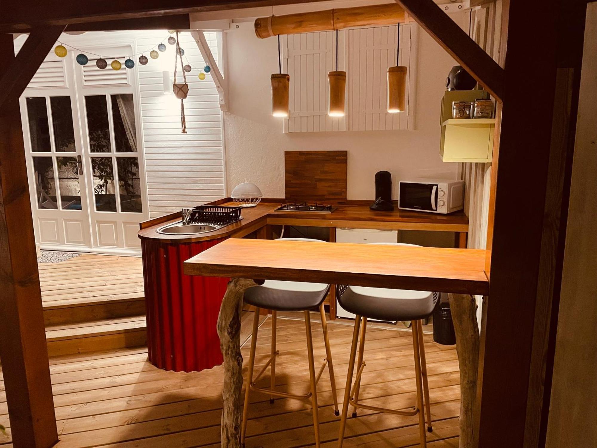 Les Coulirooms - Suite Avec Jacuzzi Et Grande Terrasse Sainte-Anne  Exterior photo