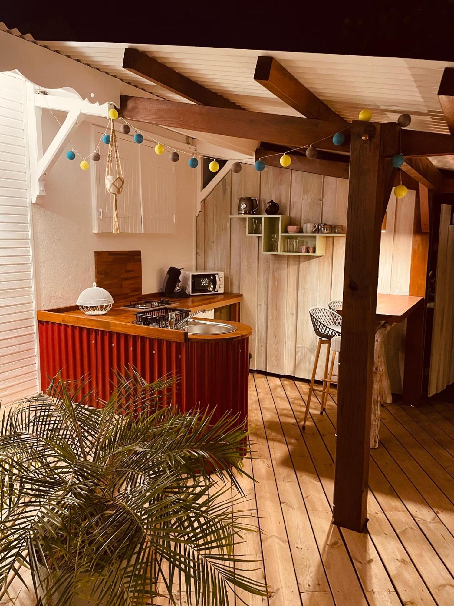 Les Coulirooms - Suite Avec Jacuzzi Et Grande Terrasse Sainte-Anne  Exterior photo