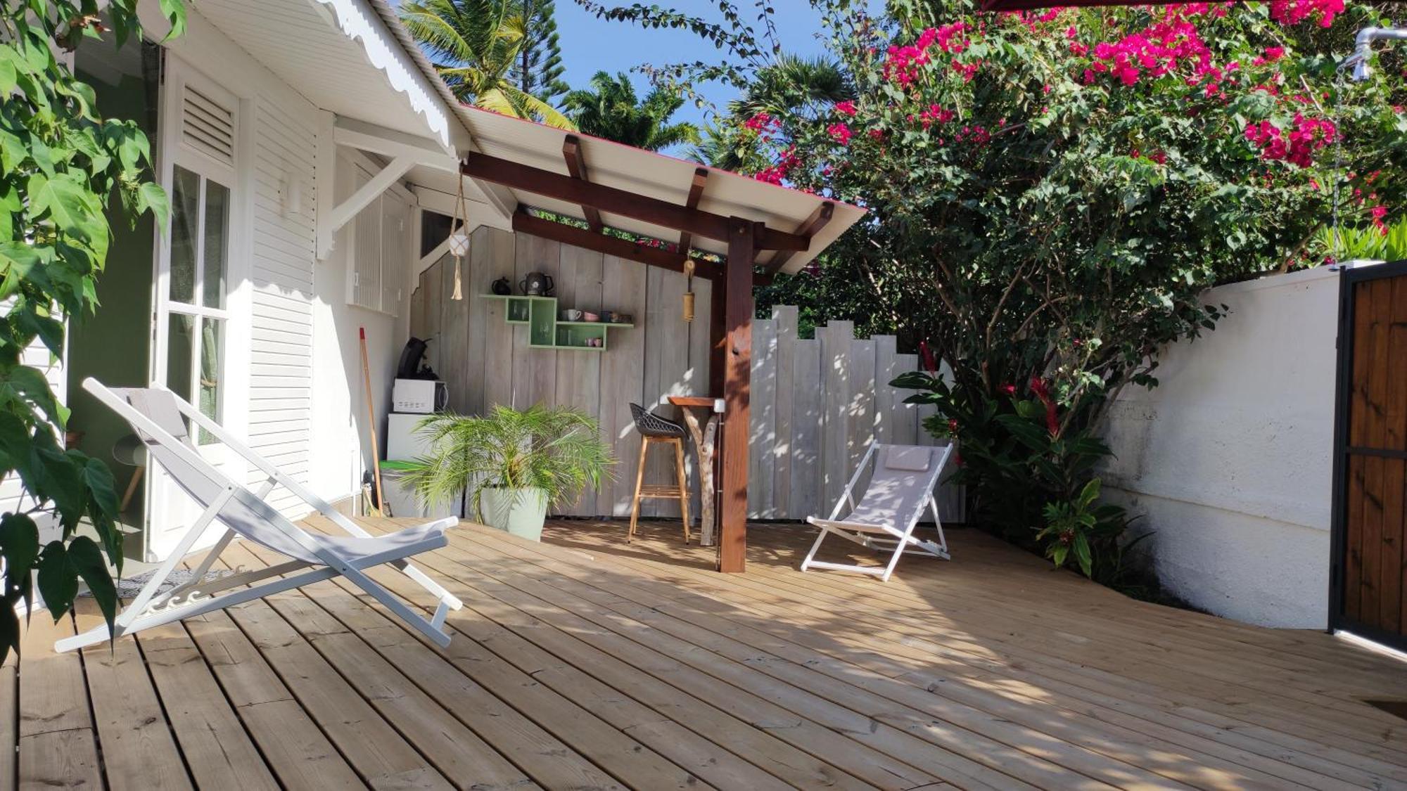 Les Coulirooms - Suite Avec Jacuzzi Et Grande Terrasse Sainte-Anne  Exterior photo