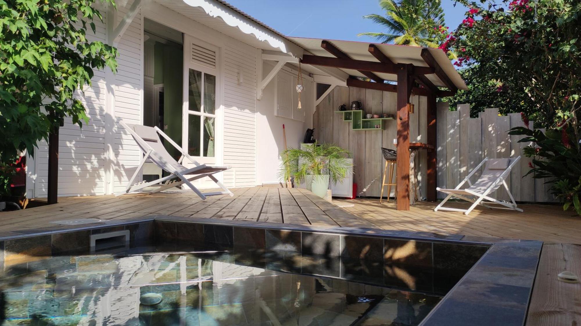 Les Coulirooms - Suite Avec Jacuzzi Et Grande Terrasse Sainte-Anne  Exterior photo