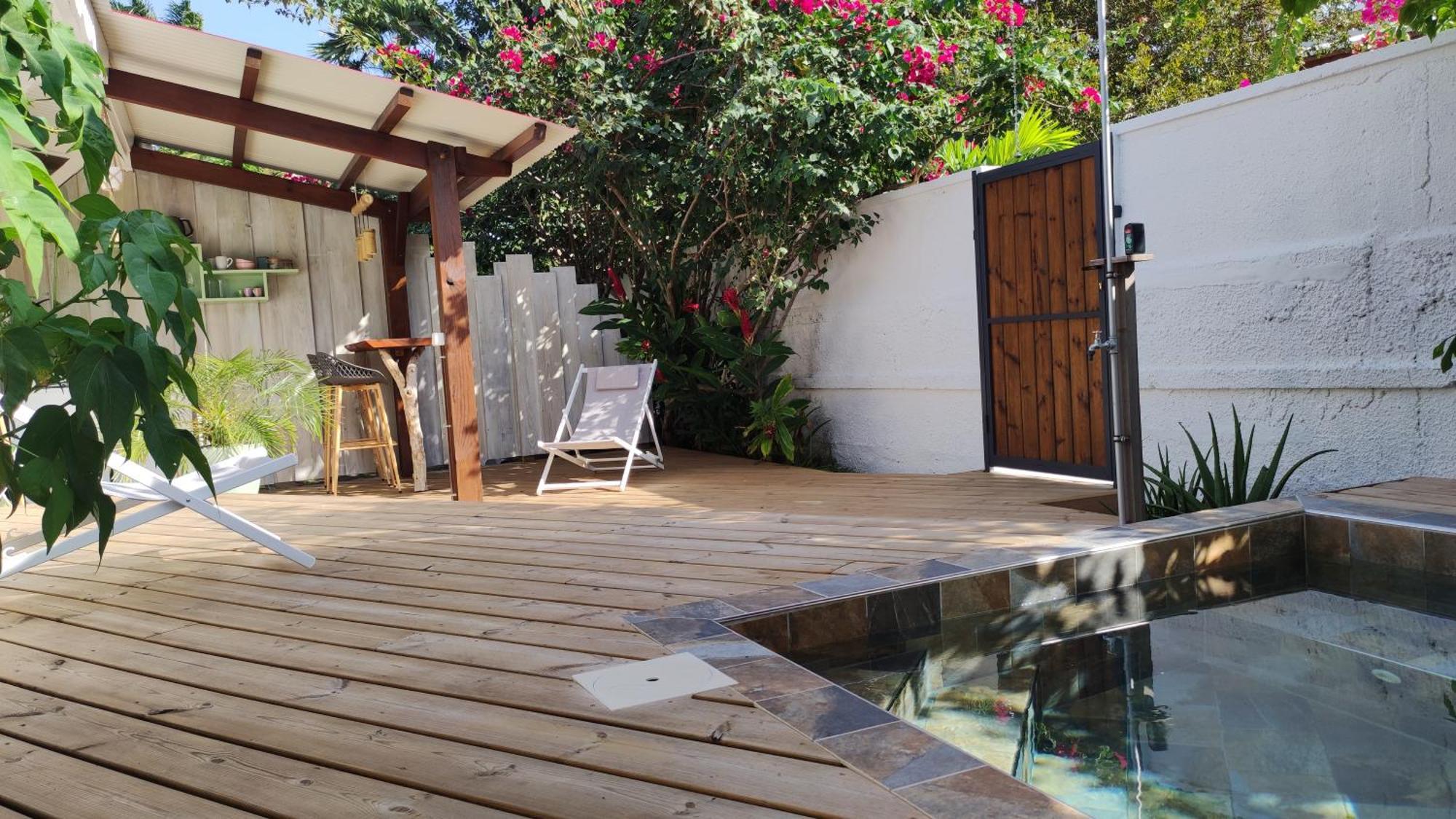 Les Coulirooms - Suite Avec Jacuzzi Et Grande Terrasse Sainte-Anne  Exterior photo