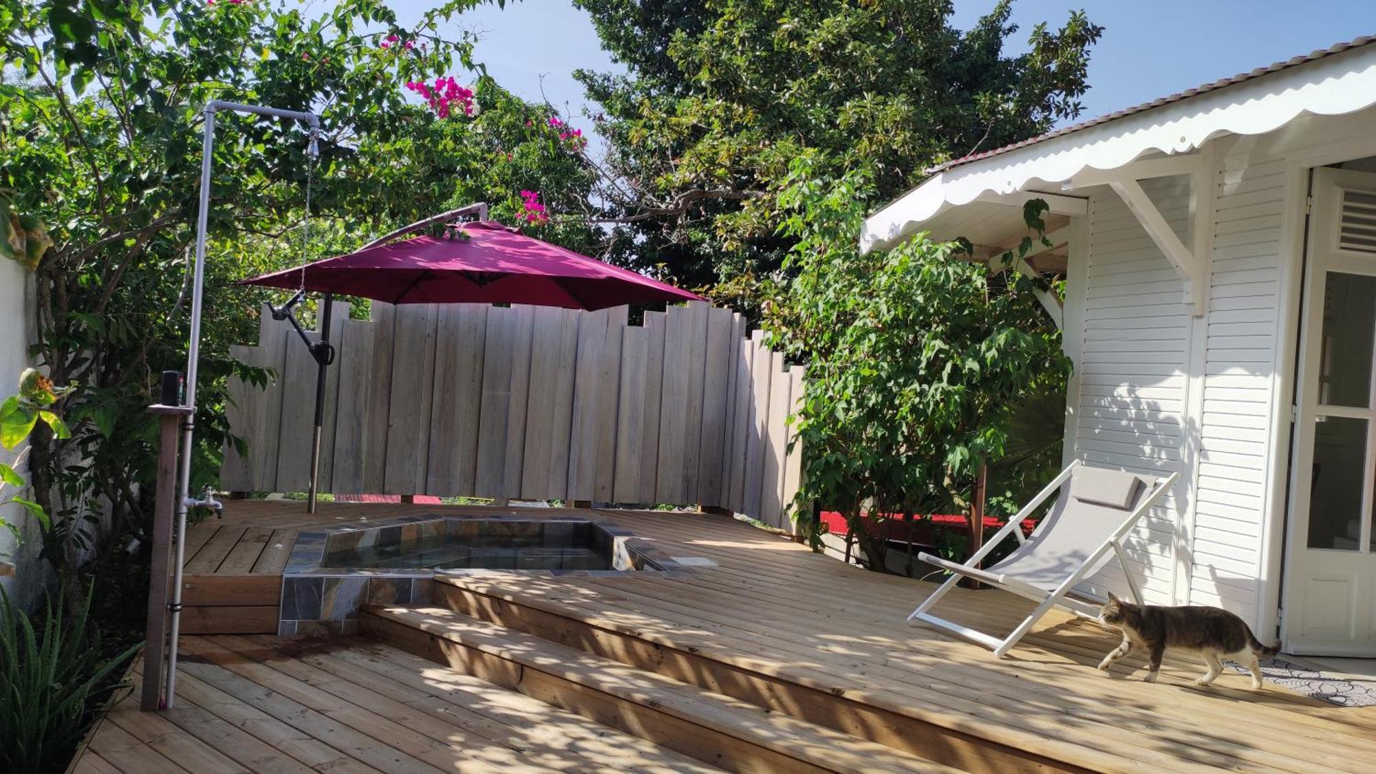 Les Coulirooms - Suite Avec Jacuzzi Et Grande Terrasse Sainte-Anne  Exterior photo