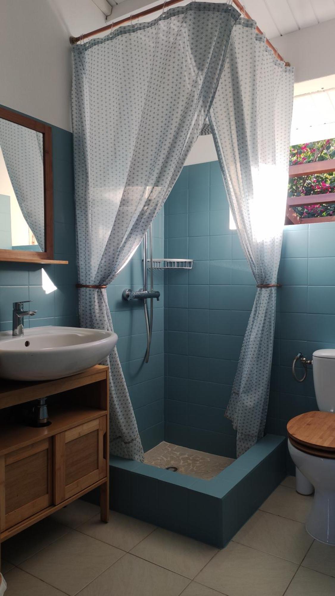 Les Coulirooms - Suite Avec Jacuzzi Et Grande Terrasse Sainte-Anne  Exterior photo